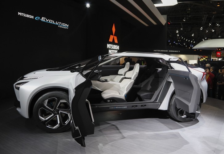 Mitsubishi SUV e-EVOLUTION