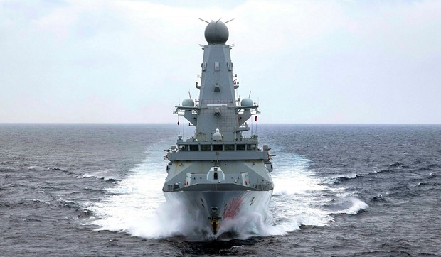 Britanski razarač HMS Dragon