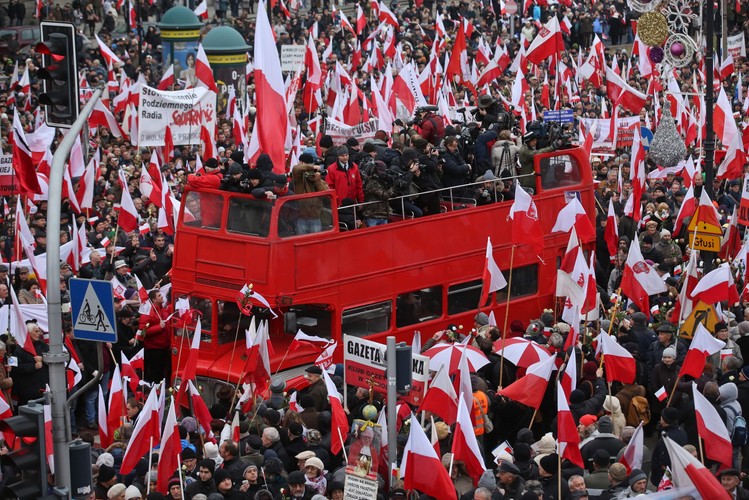 Marsz zorganizowany przez PiS w Warszawie