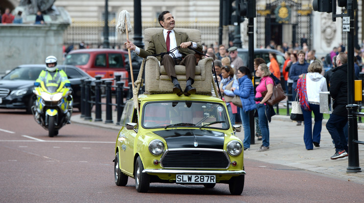 Mr. Bean szerepében az ikonikus Minivel Rowan Atkinson / Fotó: Northfoto