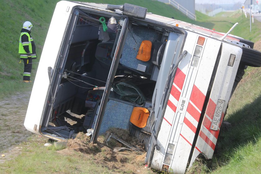 Wypadek autokaru na autostradzie A2