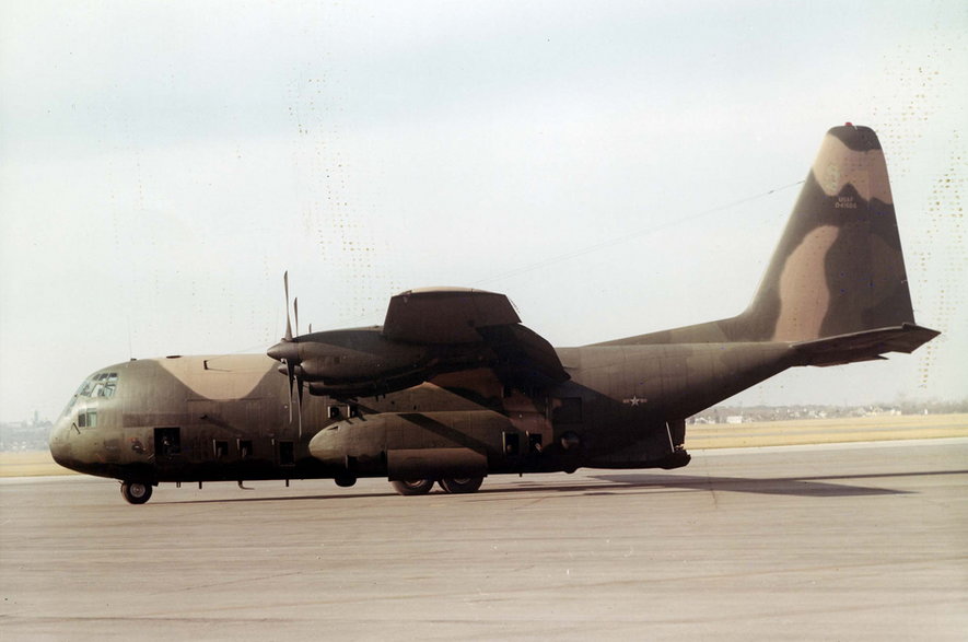 Prototyp AC-130A powstał w 1967 r. Uzbrojenie tworzyły cztery kaemy Minigun i cztery sześciolufowe działka M61A1 Vulcan kal. 20 mm. Zbudowano łącznie 19 egz. AC-130A i 11 egz. AC-130E