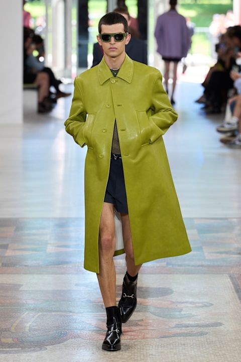"Brat zöld" a Gucci 2025-ös tavasz-nyári bemutatóján