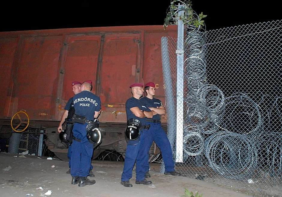 Godine 2015. na graničnom prelazu Reske podignuta je ograda