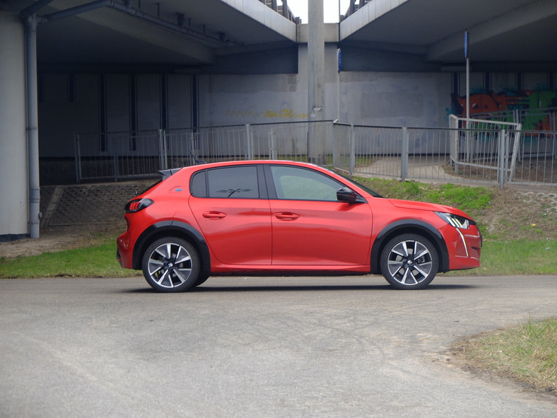 Peugeot e-208