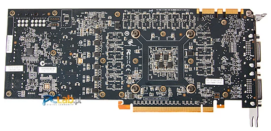 Zwracają uwagę dwa gniazda SLI, umożliwiające zbudowanie konfiguracji 3-way SLI