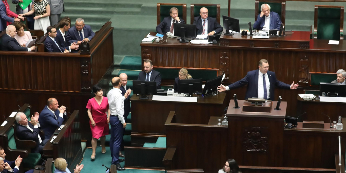 Minister Przemysław Czarnek swym wystąpieniem rozwścieczył posłów opozycji.