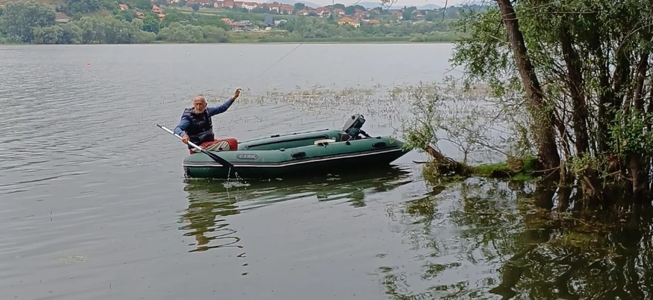 Milan je ribolovac od malena