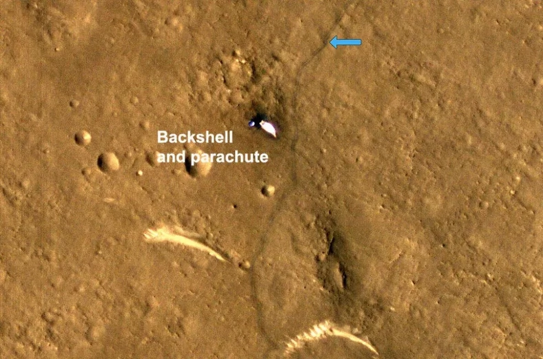 Ślady łazika Zhurong uchwycone z orbity Marsa przez statek NASA MRO