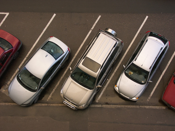 Samochody na parkingu.