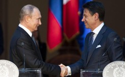 'Przyjaciel Władimir...' Premier Włoch spotkał się z Putinem, padły deklaracje na rzecz zniesienia sankcji