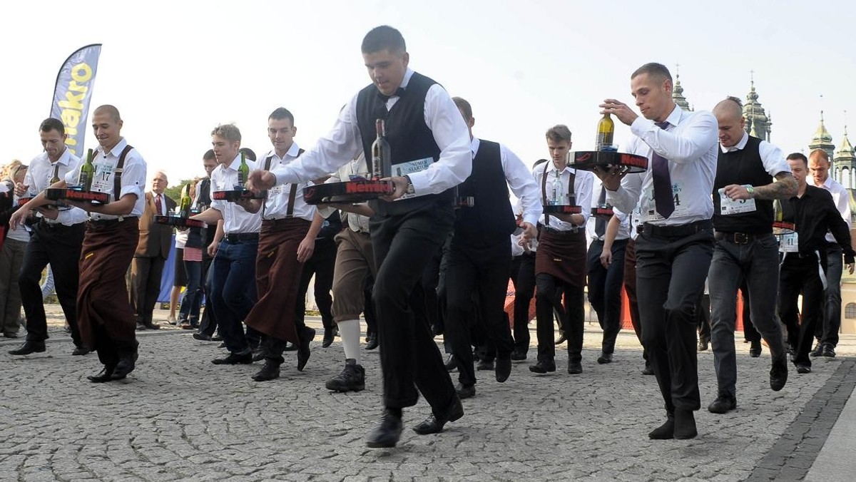 W sobotę 24 września uliczki jednego z najpiękniejszych zakątków Poznania zapełnią się biegnącymi w strojach galowych kelnerami. A wszystko za sprawą organizowanego zwyczajem paryskich restauracji - II Poznańskiego Biegu Kelnerów.