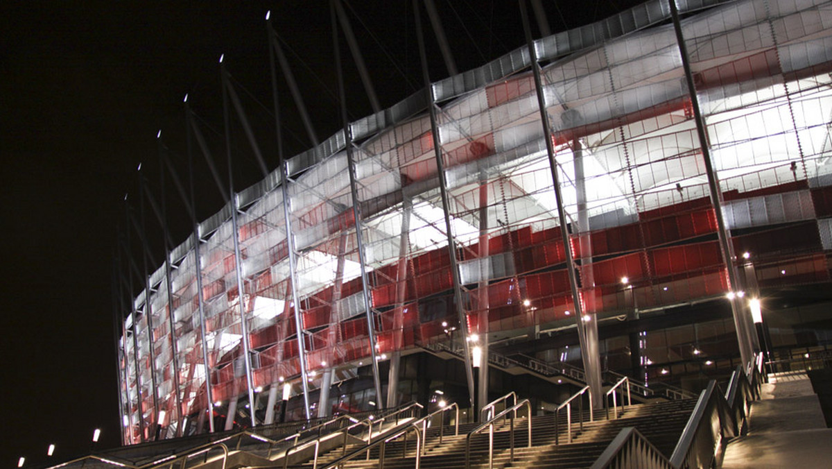 Po rozgromieniu piłkarskich mistrzów świata przed biało-czerwonymi kolejne wyzwanie – mecz z reprezentacją Szkocji. Spotkanie odbędzie się dziś na Stadionie Narodowym w Warszawie. Tym, którzy wybierają się na mecz, podpowiadamy, jak dojechać i wrócić. Pozostałym – jakie zmiany szykują się w ruchu.