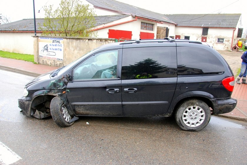 Chrysler, którego kierowca spowodował wypadek w Przodkowie