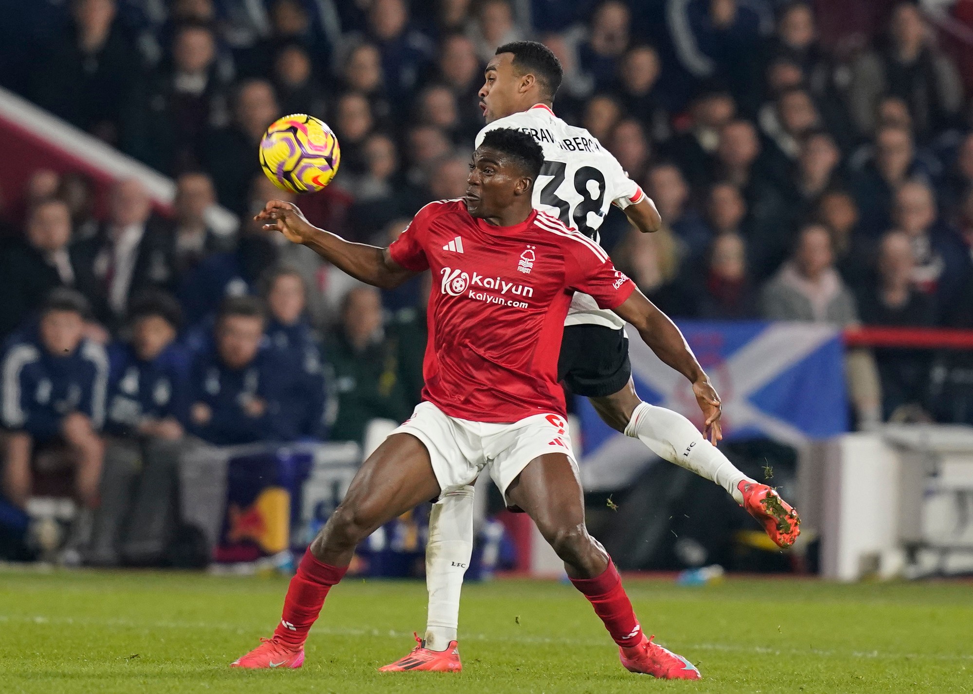 Taiwo Awoniyi patrí k hviezdam anglického klubu Nottingham Forest.