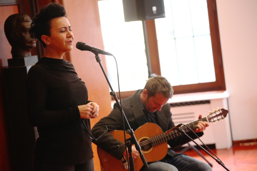 Amira Medunjanin u Ateljeu 212