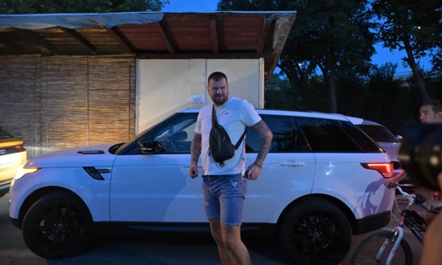 JANJUŠEVA NEKADAŠNJA ŽENA JE TUŽILA NJEGOVU BIVŠU DEVOJKU! Rijaliti učesnik javno podržao majku svog deteta, pa usledio nezapamćeni haos u programu uživo!