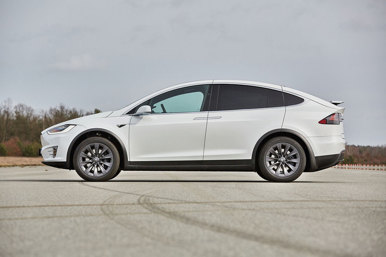 Tesla Model X kontra Audi e-tron - które elektryczne auto będzie lepszym wyborem? 
