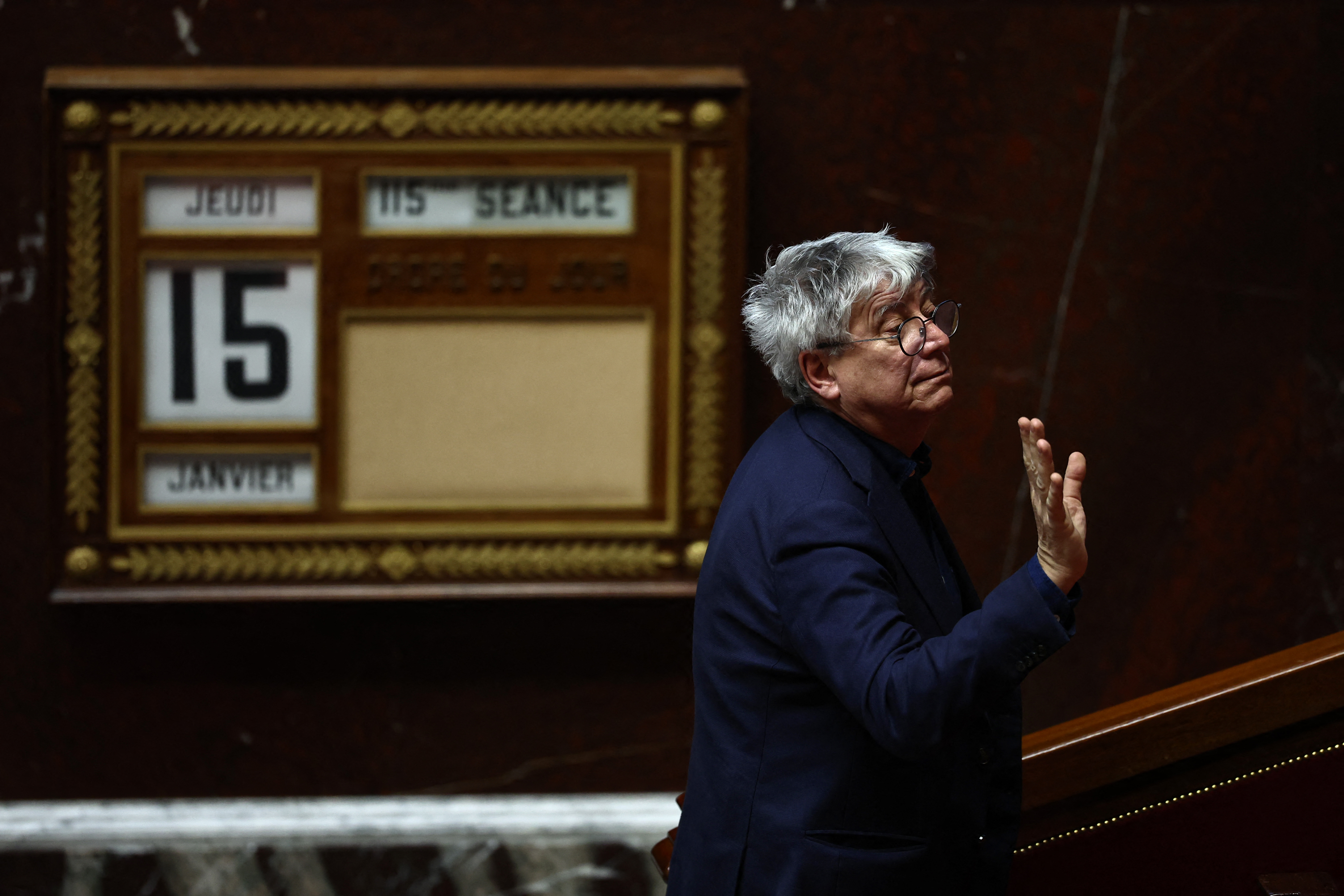 Budget: le gouvernement admet ne pas pouvoir le faire voter