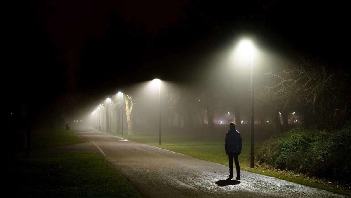 Park ciemną nocą