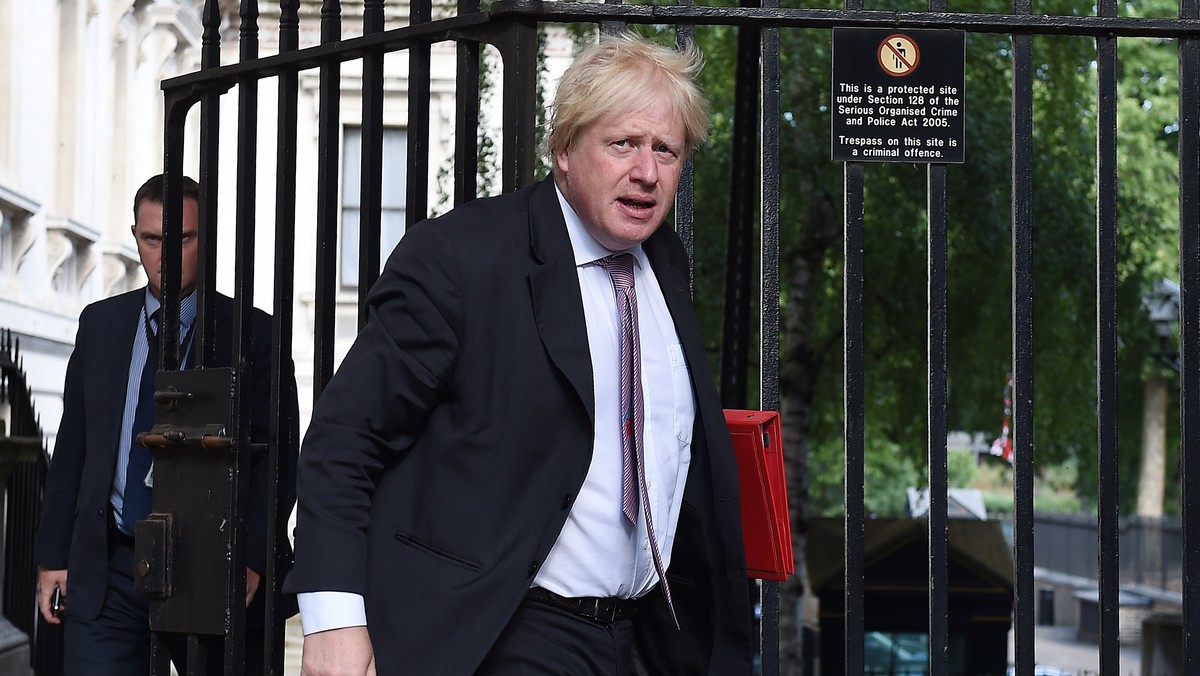 Szef brytyjskiego MSZ Boris Johnson złożył dymisję - informację potwierdził rzecznik rządu Theresy May. Wczoraj podobną decyzję podjął szef resortu zajmującego się wyjściem Wielkiej Brytanii z Unii Europejskiej.