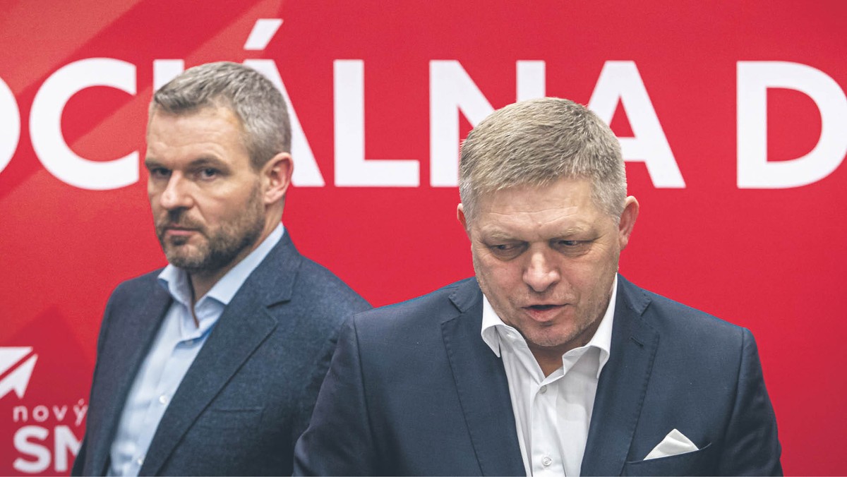 Robert Fico po prawej i Peter Pellegrini podczas konferencji prasowej