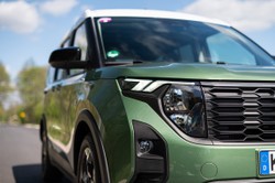 Nowy praktyczny Ford wjeżdża na rynek i od razu zaskakuje. Cena?