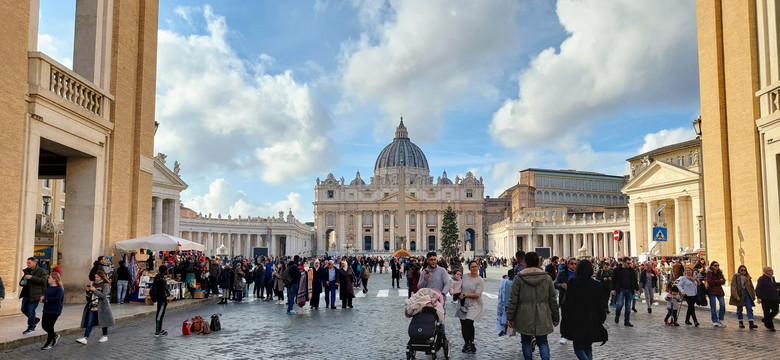 Watykan przyjmie tysiące wiernych. Ciało Benedykta XVI wystawione w bazylice