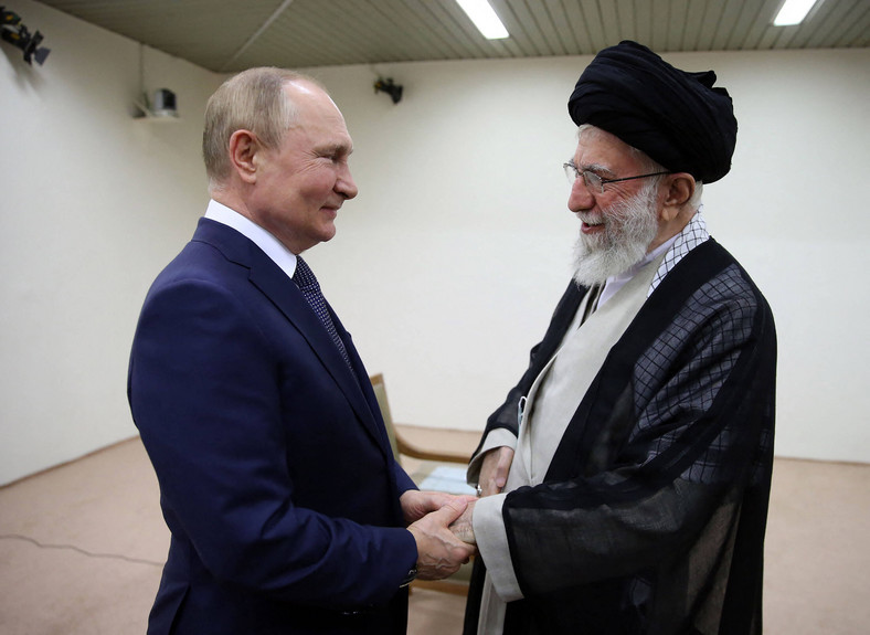 Władimir Putin witany w Teheranie przez przywódcę Iranu Alego Chameneiego, 19 lipca 2022 r.