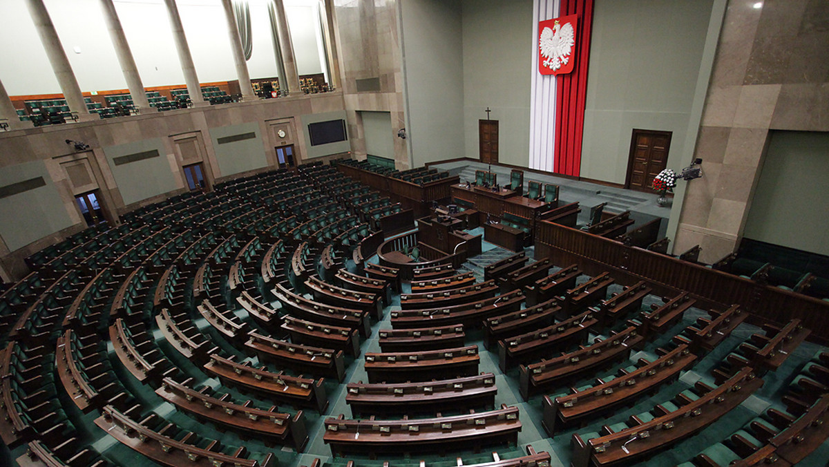 PiS przygotował projekt nowelizacji ustawy o Sądzie Najwyższym - dziś trafił on do Sejmu. Jak poinformował Andrzej Matusiewicz (PiS), projekt dotyczy m.in. kwestii budżetu Izby Dyscyplinarnej SN i powoływania sędziów - członków tej izby.