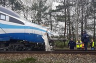 Zderzenie TIR-a z Pendolino ko?o Opola