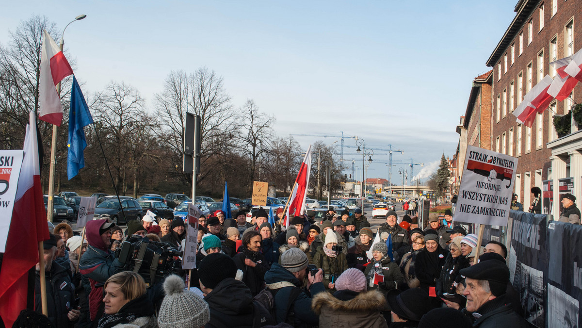 13 grudnia KOD Gda+äsk. Piotr Olejarczyk