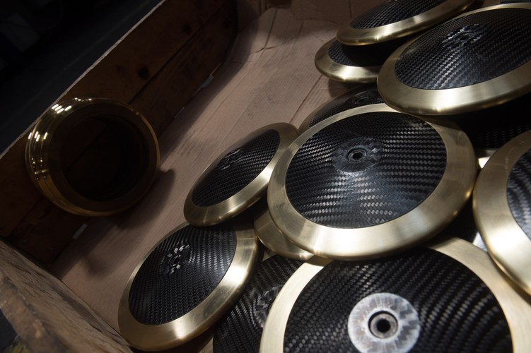 Początki firmy sięgają połowy lat 70. XX wieku. Obecnie firma zatrudnia ok. 100 osób. Jest dostawcą sprzętu m.in. dla federacji lekkoatletycznych Polski i Czech.


<br><br> fot. (gm/cat) PAP/Grzegorz Michałowski