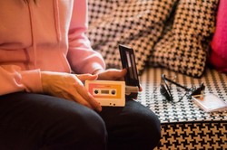 Nowy teledysk, a w nim podróż sentymentalna. Zobacz "Luksus / Gdy na mnie patrzysz" od Bovskiej [WIDEO]