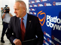 Niesiołowski pozwał rozgłośnię ojca Rydzyka