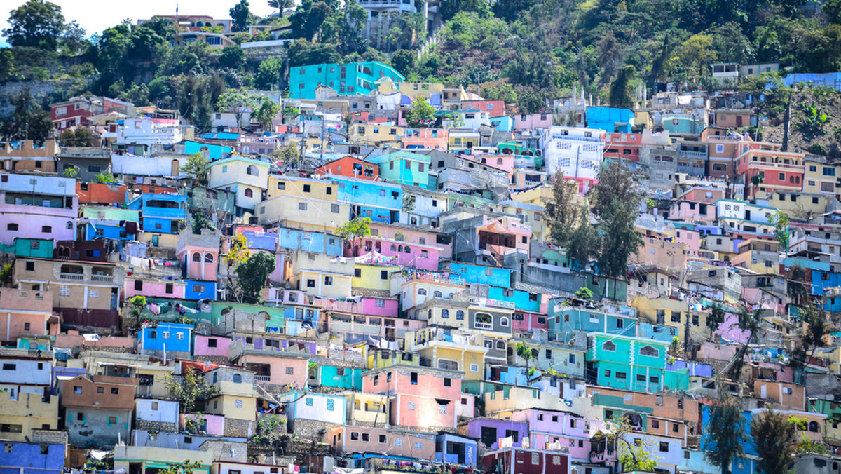 Kilkanaście ciał znaleziono na przedmieściu Port-au-Prince 