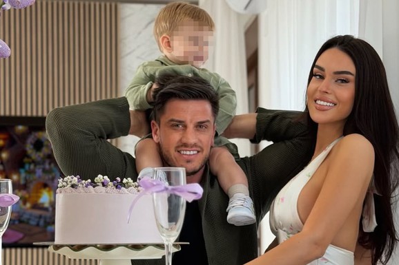 Poznati par praznike proveo u PENTHAUSU OD 500.000 EVRA Tamara blista u svilenoj haljini: Tu je i njihov sin, roditelji pucaju od ponosa (FOTO)