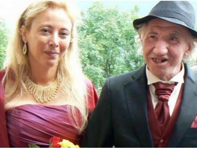 A nő egy idős férfihoz ment feleségül a pénze miatt, amikor a férfi meghal, sokkoló dologra jön rá