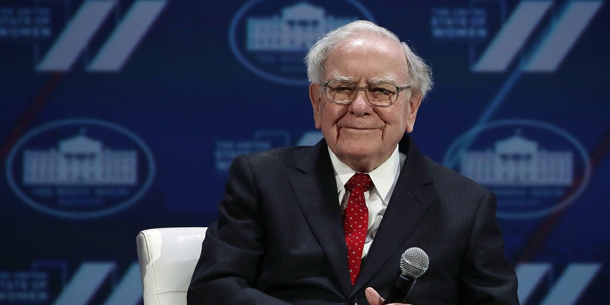 Warren Buffet - główny akcjonariusz, przewodniczącym rady nadzorczej i prezes Berkshire Hathaway