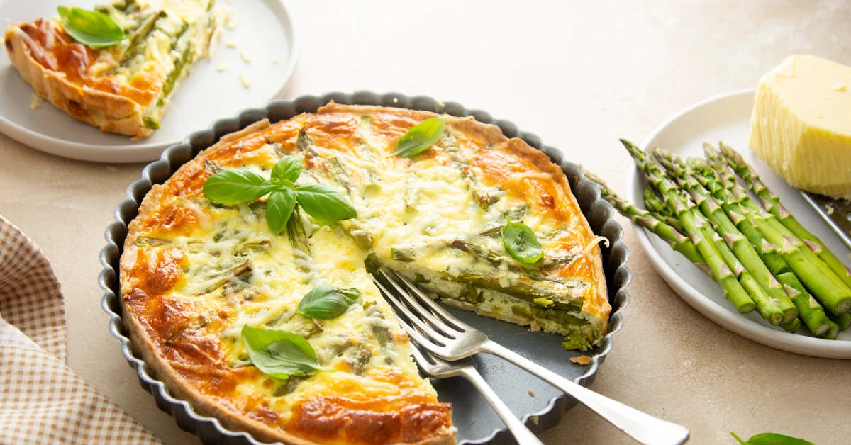 Pyszny obiad na piątek. Podajemy przepis, Ty gotujesz. Tarta z zielonymi szparagami