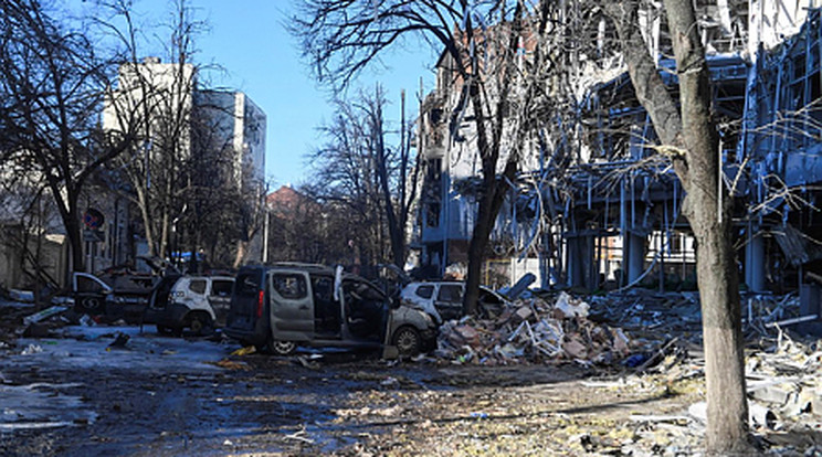 Lakóházakat és egy bevásárlóközpontot is lebombáztak Kijevben /Fotó: MTI/EPA