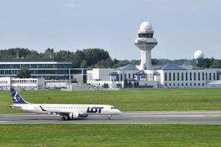 Błaszczak: do Warszawy doleciała kolejna grupa osób ewakuowanych z Kabulu