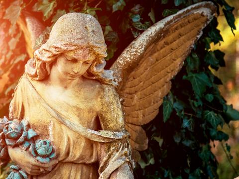 Przesłanie anielskie – jak je czytać? Kto może dostać radę od aniołów?