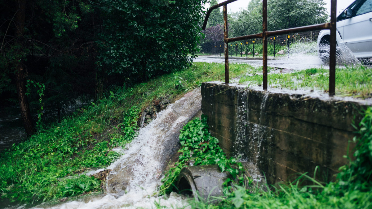 Podtopienia w Małopolsce. Powiat limanowski. Zalany szpital w Szczyrzycu