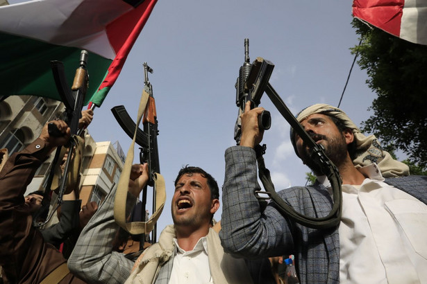 Jemeńczycy demonstrują poparcie dla palestyńskich frakcji po ataku Hamasu na Izrael