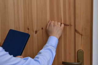 Ten dokument muszą mieć właściciele domów i mieszkań. Za jego brak wlepiają kilka tysięcy kary. Kontrole już ruszyły