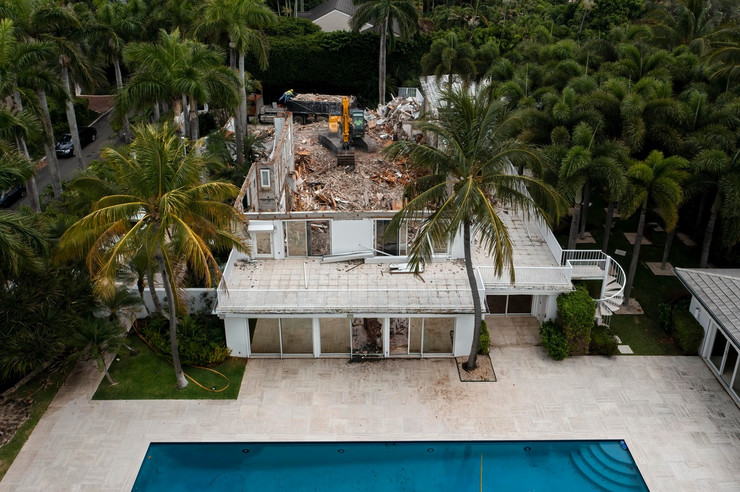 Kuća Džefrija Epstajna u Palm Biču uništena je u aprilu 2021.