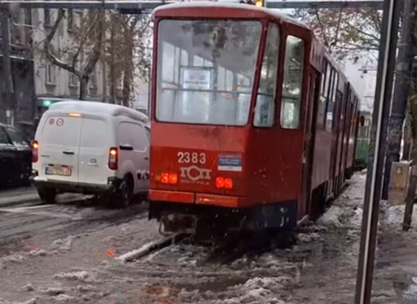 Tramvaj ispao iz šina na Slaviji