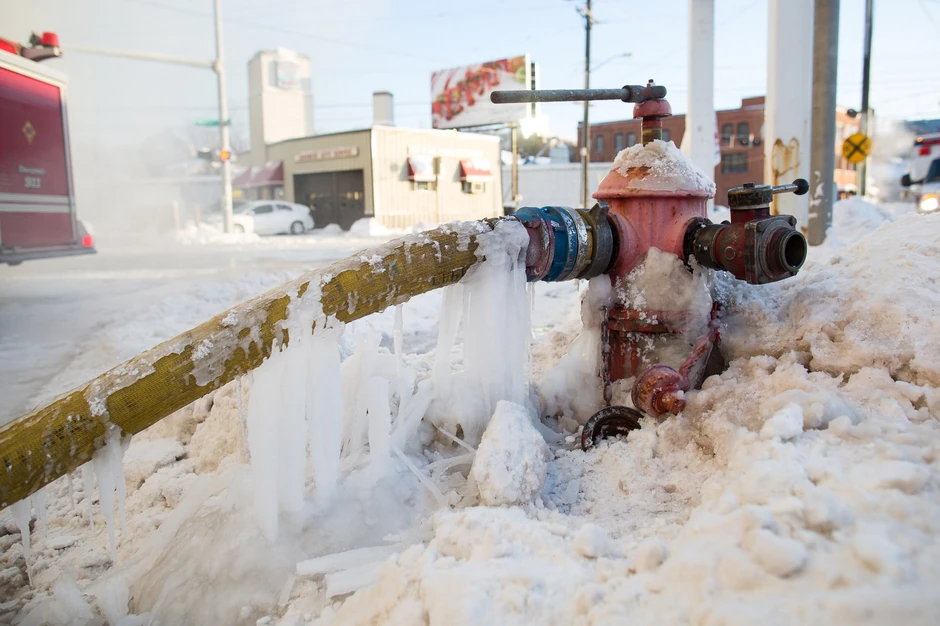 ... ispostavilo se skoro nemoguće jer je led hidrantima smanjio kapacitet