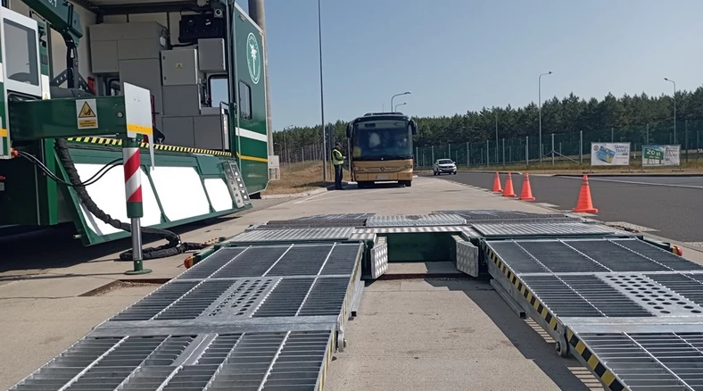 Szczegółowa kontrola stanu technicznego autokaru z użyciem Mobilnej Jednostki Diagnostycznej